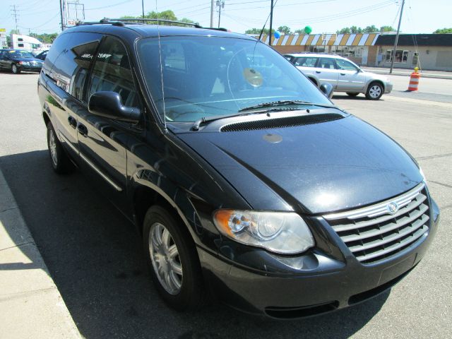 2005 Chrysler Town and Country 3.5