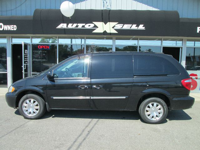 2005 Chrysler Town and Country 3.5