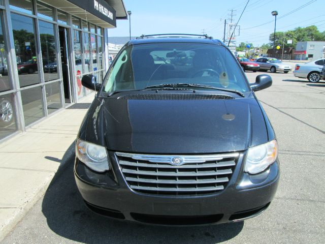 2005 Chrysler Town and Country 3.5