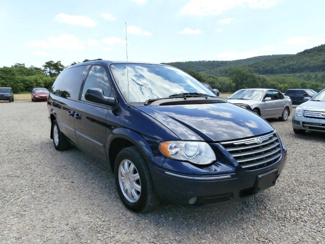 2005 Chrysler Town and Country 3.5