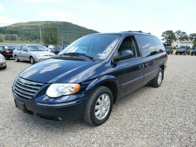 2005 Chrysler Town and Country 3.5