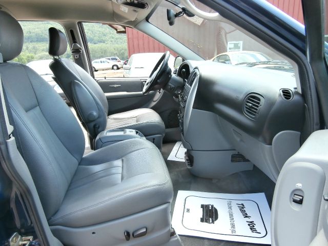 2005 Chrysler Town and Country 3.5