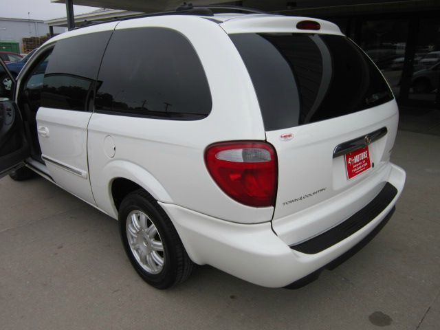 2005 Chrysler Town and Country 3.5