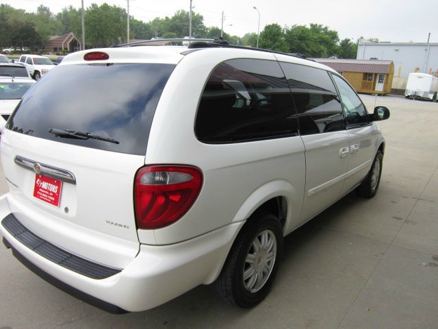 2005 Chrysler Town and Country 3.5