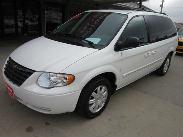 2005 Chrysler Town and Country 3.5