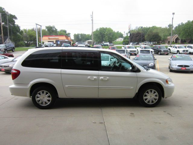 2005 Chrysler Town and Country 3.5