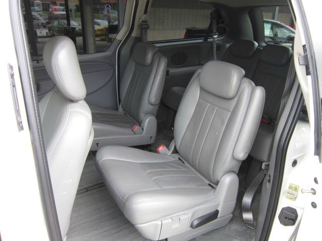 2005 Chrysler Town and Country 3.5