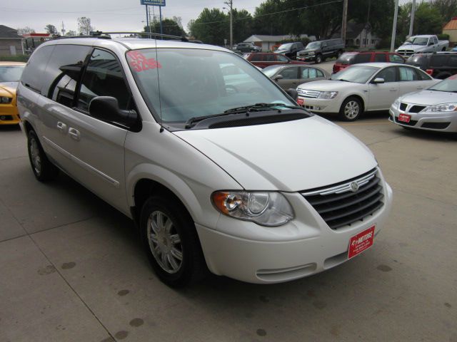 2005 Chrysler Town and Country 3.5