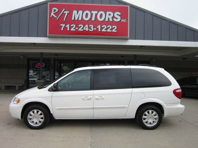 2005 Chrysler Town and Country 3.5