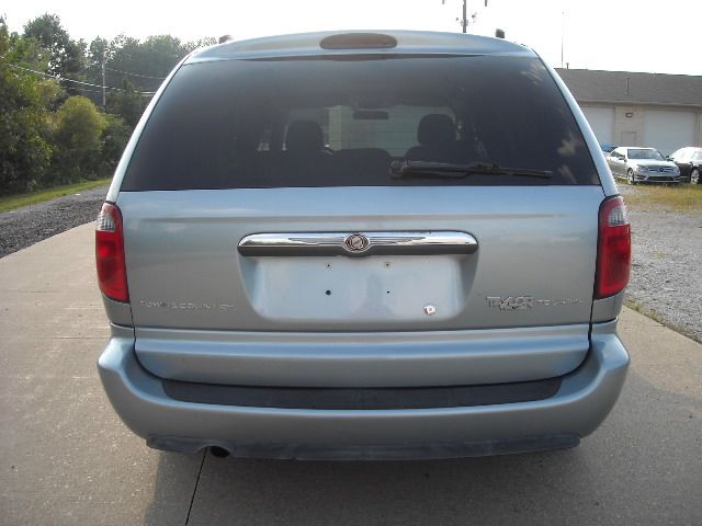 2005 Chrysler Town and Country 3.5