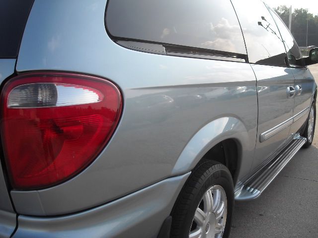 2005 Chrysler Town and Country 3.5