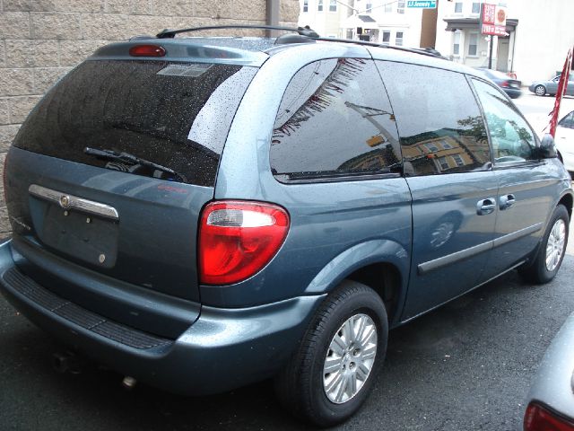 2005 Chrysler Town and Country Unknown