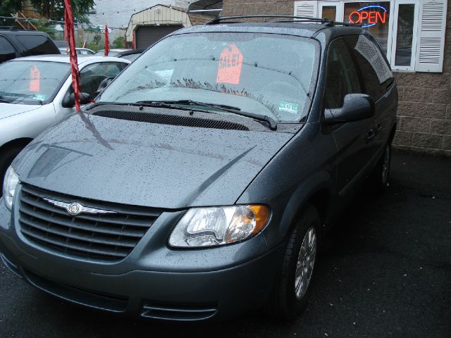 2005 Chrysler Town and Country Unknown