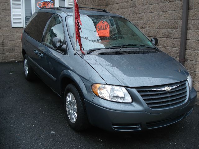 2005 Chrysler Town and Country Unknown