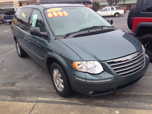 2005 Chrysler Town and Country 3.5