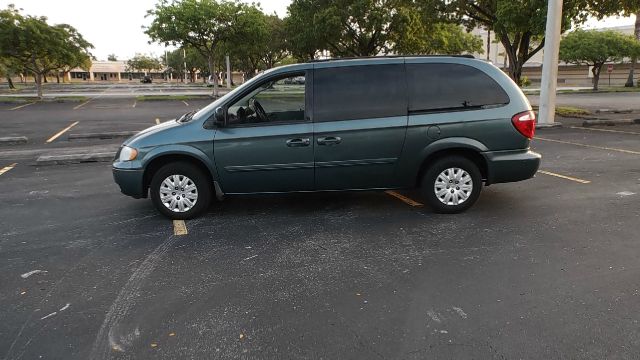 2005 Chrysler Town and Country Elk Conversion Van