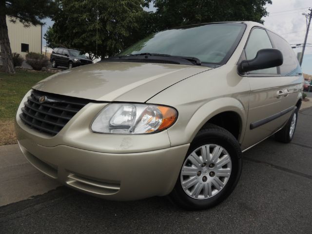 2005 Chrysler Town and Country Elk Conversion Van