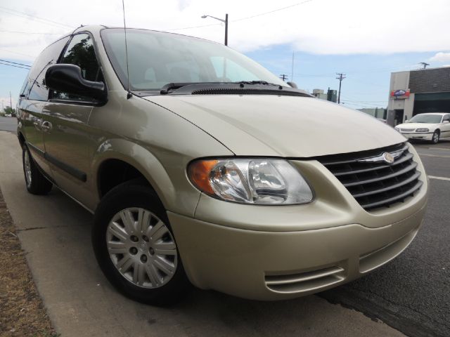 2005 Chrysler Town and Country Elk Conversion Van