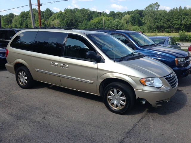 2005 Chrysler Town and Country 3.5