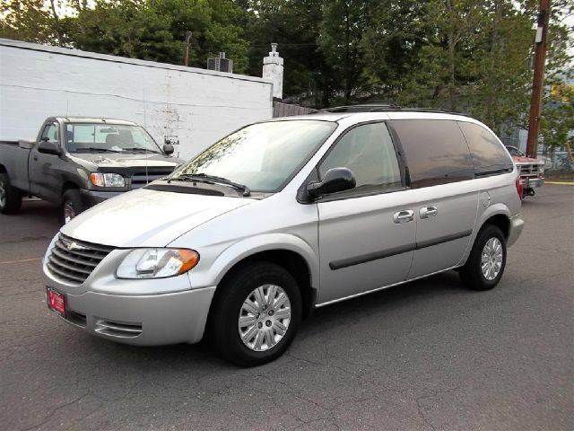 2005 Chrysler Town and Country Elk Conversion Van