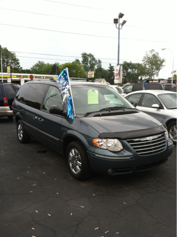 2005 Chrysler Town and Country SLT 25