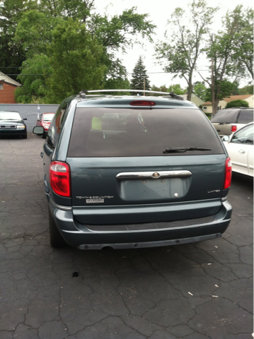 2005 Chrysler Town and Country SLT 25