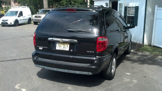 2005 Chrysler Town and Country 3.5