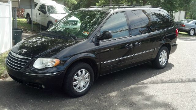 2005 Chrysler Town and Country 3.5