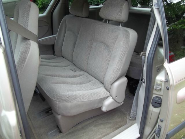 2005 Chrysler Town and Country Base