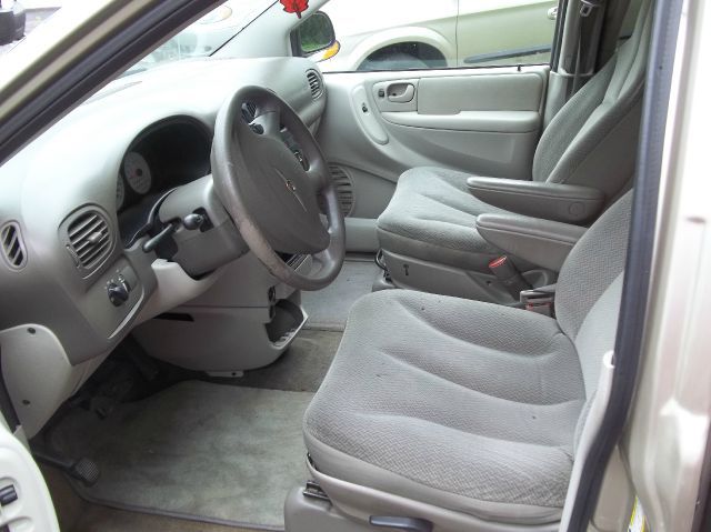 2005 Chrysler Town and Country Base