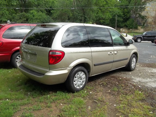 2005 Chrysler Town and Country Base