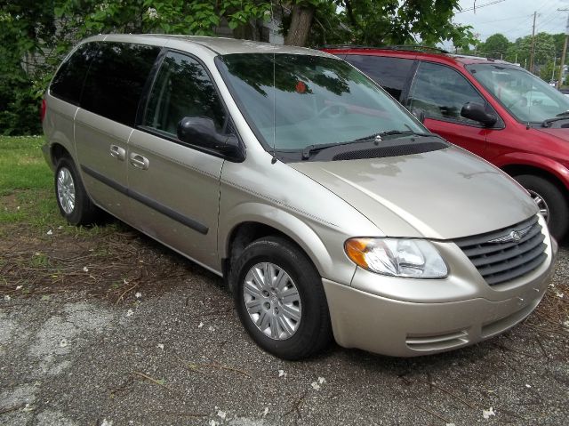 2005 Chrysler Town and Country Base