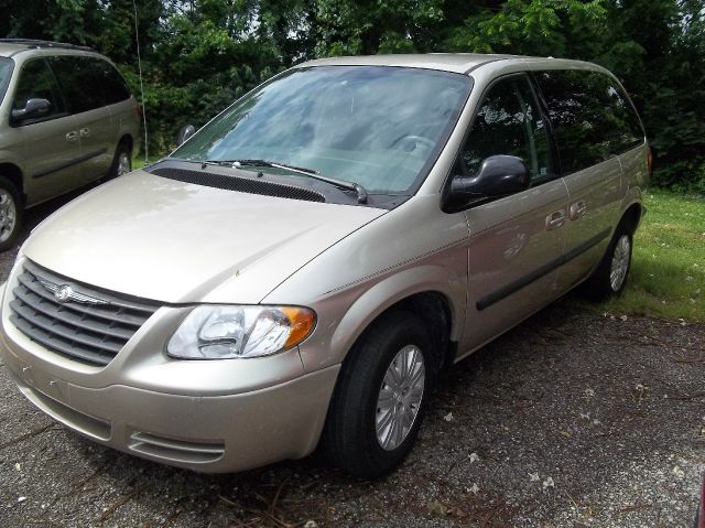 2005 Chrysler Town and Country Base