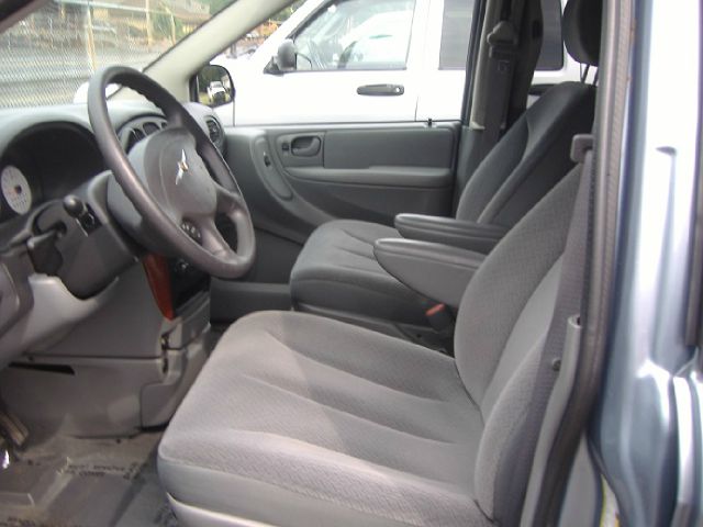 2005 Chrysler Town and Country Elk Conversion Van