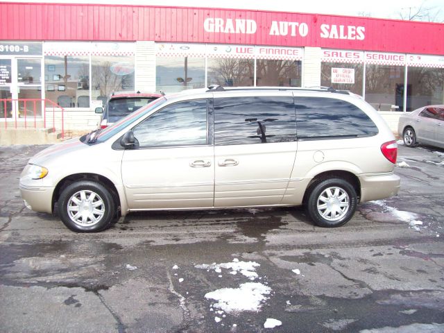 2005 Chrysler Town and Country 3.5