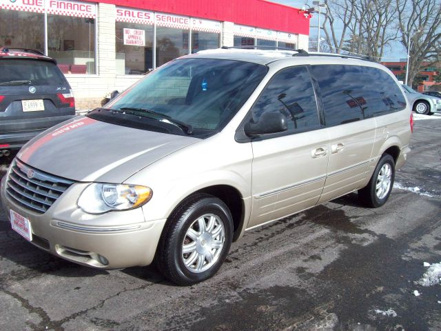 2005 Chrysler Town and Country 3.5