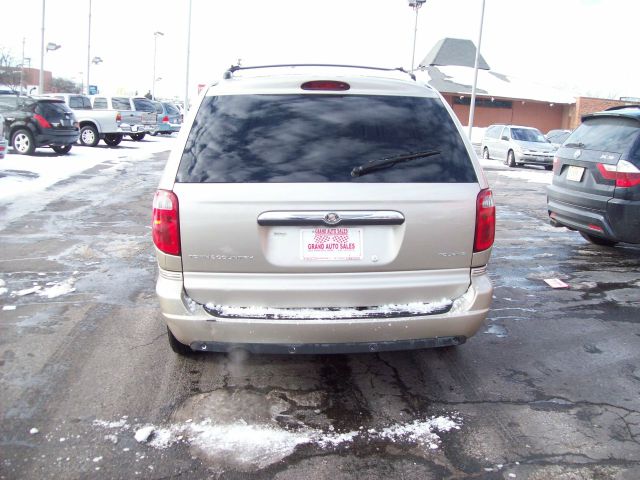 2005 Chrysler Town and Country 3.5