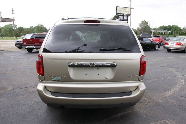 2005 Chrysler Town and Country 3.5