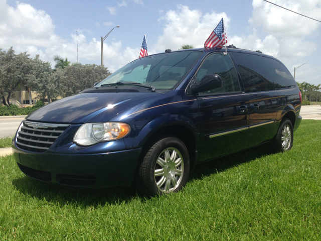 2005 Chrysler Town and Country 3.5