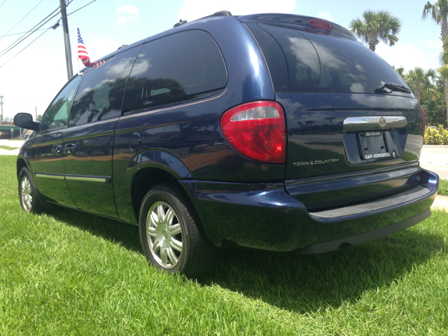 2005 Chrysler Town and Country 3.5