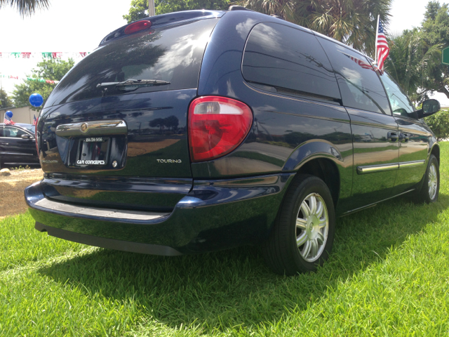 2005 Chrysler Town and Country 3.5