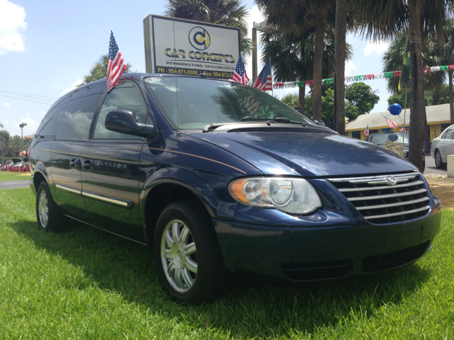 2005 Chrysler Town and Country 3.5