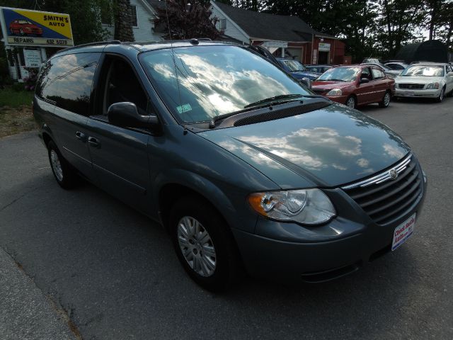 2005 Chrysler Town and Country Elk Conversion Van