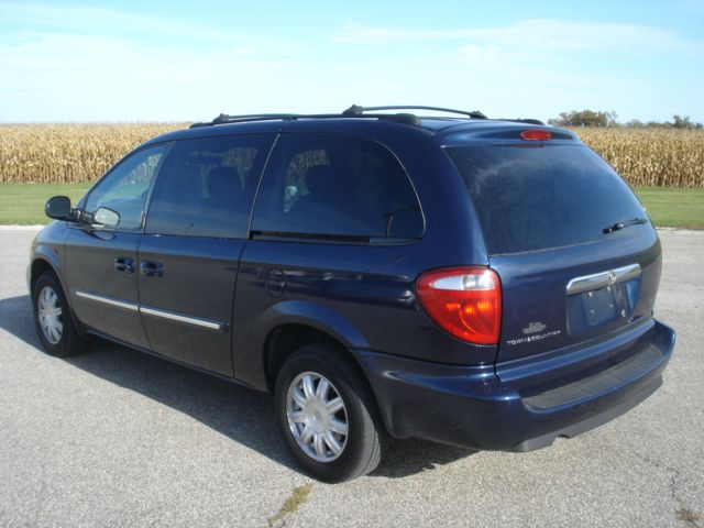 2005 Chrysler Town and Country 3.5