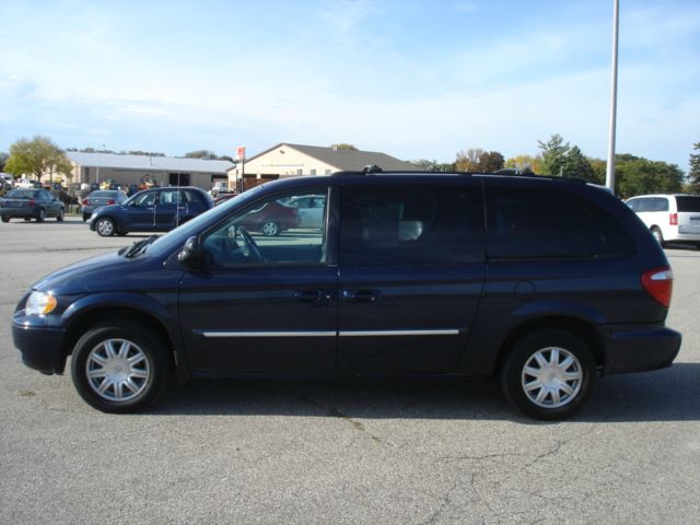 2005 Chrysler Town and Country 3.5