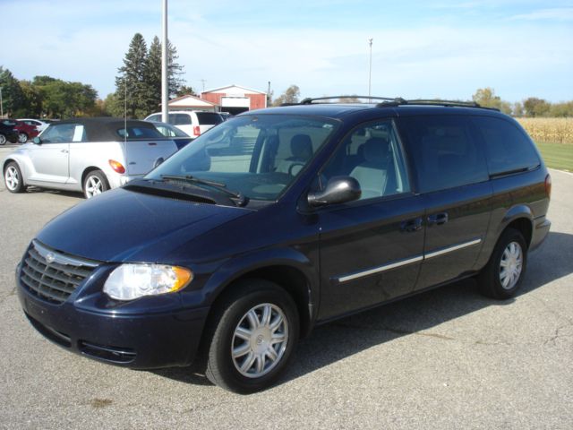 2005 Chrysler Town and Country 3.5