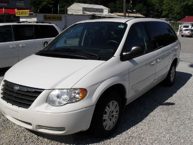 2005 Chrysler Town and Country Elk Conversion Van