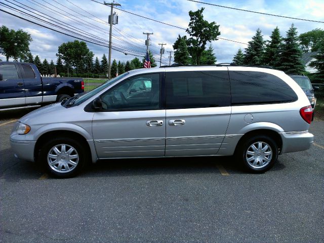 2005 Chrysler Town and Country 3.5