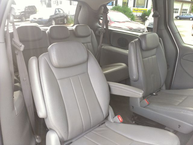 2005 Chrysler Town and Country 3.5