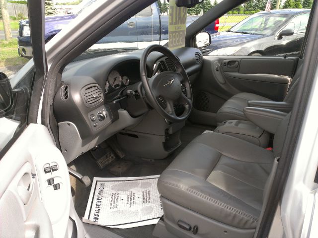 2005 Chrysler Town and Country 3.5